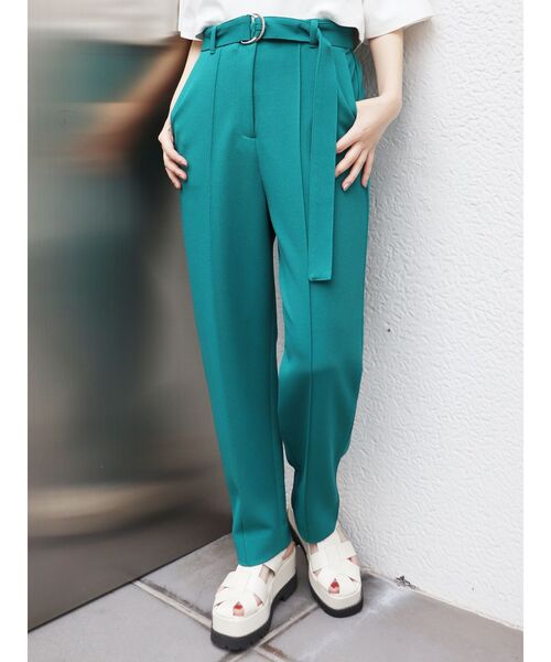 MURUA(ムルーア)の「センタープレステーパードパンツ(その他パンツ・レディース・ブラック/グリーン・1/2)」の1枚目の写真