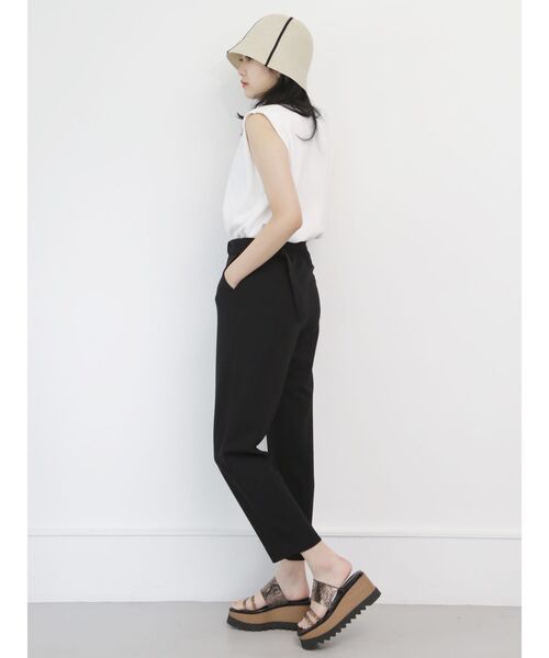 MURUA(ムルーア)の「センタープレステーパードパンツ(その他パンツ・レディース・ブラック/グリーン・1/2)」の5枚目の写真