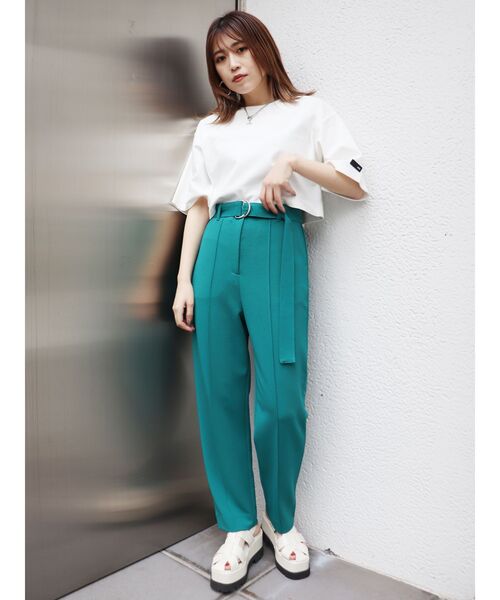 MURUA(ムルーア)の「センタープレステーパードパンツ(その他パンツ・レディース・ブラック/グリーン・1/2)」の7枚目の写真