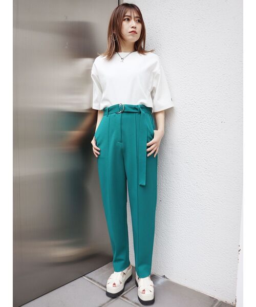 MURUA(ムルーア)の「センタープレステーパードパンツ(その他パンツ・レディース・ブラック/グリーン・1/2)」の17枚目の写真