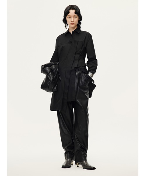 JNBY(ジェーエヌビーワイ)の「Dressy Cotton Long Shirt(シャツ/ブラウス・レディース・ブラック/ホワイト/グリーン・38/36/40)」の1枚目の写真