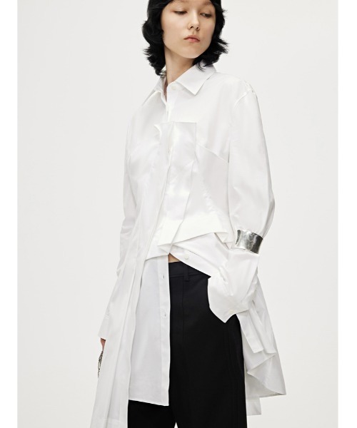 JNBY(ジェーエヌビーワイ)の「Dressy Cotton Long Shirt(シャツ/ブラウス・レディース・ブラック/ホワイト/グリーン・38/36/40)」の6枚目の写真