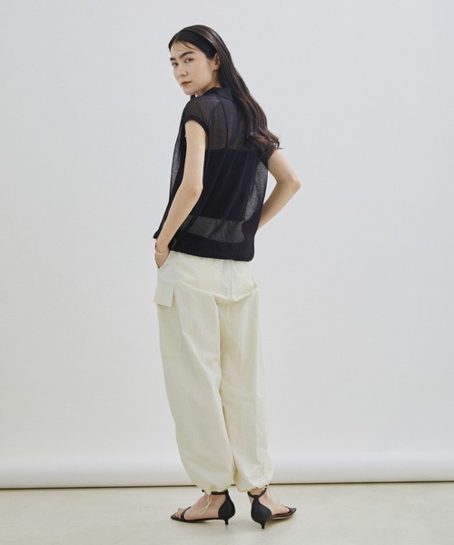 SALON adam et rope'(サロン アダム エ ロペ)の「コットンシアースキッパーベスト/ノースリーブプルオーバー(ニット/セーター・レディース・ブラック/ライトグレー/グリーン・FREE)」の6枚目の写真