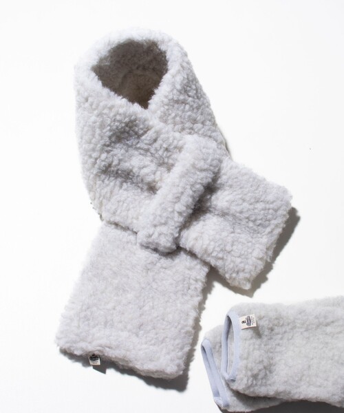 COLD BREAKER(コールドブレーカー)の「【COLDBREAKER/コールドブレーカー】別注 Coldbreaker Wool boa Scarf 差し込みマフラー(マフラー・メンズ・チャコールグレー/ライトグレー/ブラック/ベージュ/カーキ・FREE)」の4枚目の写真