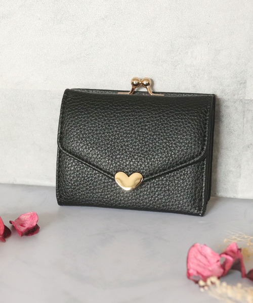 florist（フローリスト）の「ハートチャームorレター型ミニマム二つ折り財布シュリンク＆プレーン（財布・レディース・ブラック系2/ベージュ系1/グリーン系1/ゴールド系1/グレー系2/レッド系1/ブルー系1/イエロー系1/ピンク系1/オレンジ系1/シルバー系1/ブラック系1/グレー系1/ベージュ系2/グレー系5/ベージュ系5/レッド系5/シルバー系5/ブラック系6/グリーン系5/ピンク系5/ブルー系5/ゴールド系5/ブラック系5/オレンジ系5/グレー系6/イエロー系5/ベージュ系6・FREE）」の3枚目の写真