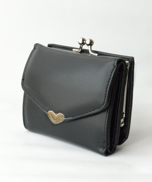 florist（フローリスト）の「ハートチャームorレター型ミニマム二つ折り財布シュリンク＆プレーン（財布・レディース・ブラック系2/ベージュ系1/グリーン系1/ゴールド系1/グレー系2/レッド系1/ブルー系1/イエロー系1/ピンク系1/オレンジ系1/シルバー系1/ブラック系1/グレー系1/ベージュ系2/グレー系5/ベージュ系5/レッド系5/シルバー系5/ブラック系6/グリーン系5/ピンク系5/ブルー系5/ゴールド系5/ブラック系5/オレンジ系5/グレー系6/イエロー系5/ベージュ系6・FREE）」の4枚目の写真