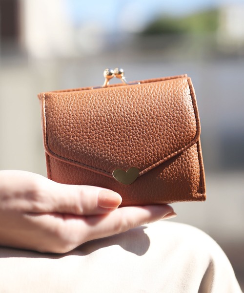 florist（フローリスト）の「ハートチャームorレター型ミニマム二つ折り財布シュリンク＆プレーン（財布・レディース・ブラック系2/ベージュ系1/グリーン系1/ゴールド系1/グレー系2/レッド系1/ブルー系1/イエロー系1/ピンク系1/オレンジ系1/シルバー系1/ブラック系1/グレー系1/ベージュ系2/グレー系5/ベージュ系5/レッド系5/シルバー系5/ブラック系6/グリーン系5/ピンク系5/ブルー系5/ゴールド系5/ブラック系5/オレンジ系5/グレー系6/イエロー系5/ベージュ系6・FREE）」の10枚目の写真