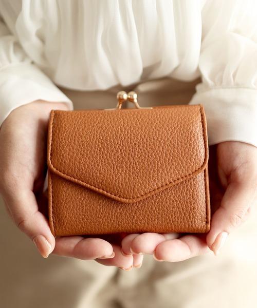 florist（フローリスト）の「ハートチャームorレター型ミニマム二つ折り財布シュリンク＆プレーン（財布・レディース・ブラック系2/ベージュ系1/グリーン系1/ゴールド系1/グレー系2/レッド系1/ブルー系1/イエロー系1/ピンク系1/オレンジ系1/シルバー系1/ブラック系1/グレー系1/ベージュ系2/グレー系5/ベージュ系5/レッド系5/シルバー系5/ブラック系6/グリーン系5/ピンク系5/ブルー系5/ゴールド系5/ブラック系5/オレンジ系5/グレー系6/イエロー系5/ベージュ系6・FREE）」の12枚目の写真