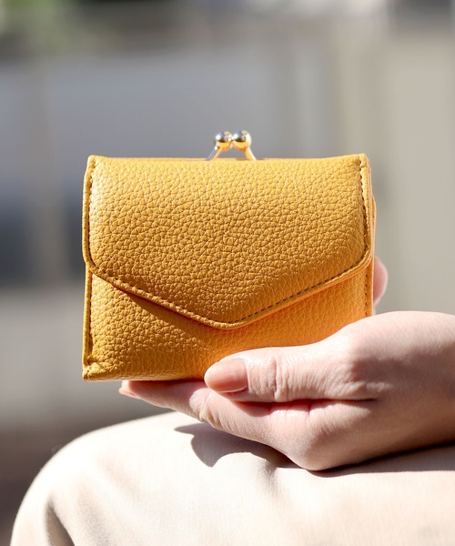 florist（フローリスト）の「ハートチャームorレター型ミニマム二つ折り財布シュリンク＆プレーン（財布・レディース・ブラック系2/ベージュ系1/グリーン系1/ゴールド系1/グレー系2/レッド系1/ブルー系1/イエロー系1/ピンク系1/オレンジ系1/シルバー系1/ブラック系1/グレー系1/ベージュ系2/グレー系5/ベージュ系5/レッド系5/シルバー系5/ブラック系6/グリーン系5/ピンク系5/ブルー系5/ゴールド系5/ブラック系5/オレンジ系5/グレー系6/イエロー系5/ベージュ系6・FREE）」の18枚目の写真