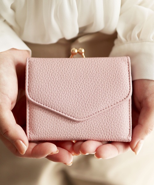 florist（フローリスト）の「ハートチャームorレター型ミニマム二つ折り財布シュリンク＆プレーン（財布・レディース・ブラック系2/ベージュ系1/グリーン系1/ゴールド系1/グレー系2/レッド系1/ブルー系1/イエロー系1/ピンク系1/オレンジ系1/シルバー系1/ブラック系1/グレー系1/ベージュ系2/グレー系5/ベージュ系5/レッド系5/シルバー系5/ブラック系6/グリーン系5/ピンク系5/ブルー系5/ゴールド系5/ブラック系5/オレンジ系5/グレー系6/イエロー系5/ベージュ系6・FREE）」の20枚目の写真