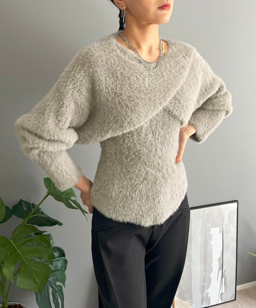 Jewelobe(ジュエローブ)の「シャギーニットカシュクールボレロ&イレヘムキャミソールアンサンブル(ニット/セーター・レディース・グレー/ホワイト/ブラック・FREE)」の6枚目の写真