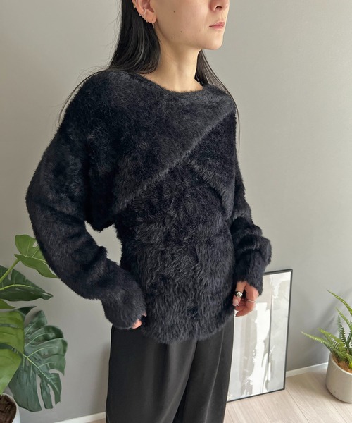 Jewelobe(ジュエローブ)の「シャギーニットカシュクールボレロ&イレヘムキャミソールアンサンブル(ニット/セーター・レディース・グレー/ホワイト/ブラック・FREE)」の16枚目の写真