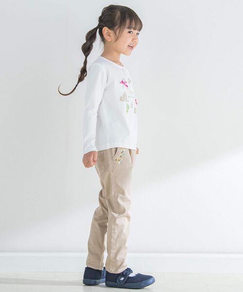 BeBe(ベベ)の「ストレッチツイルフラワー刺繍パンツ(80~150cm)(チノパンツ・キッズ・ベージュ・130cm/140cm/120cm/100cm/150cm/110cm/90cm)」の3枚目の写真