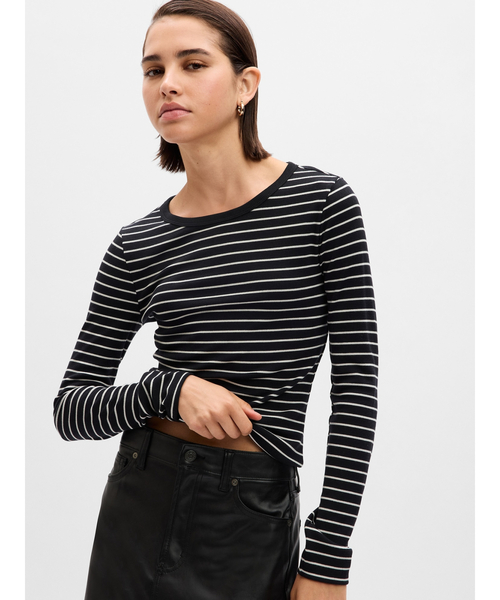 GAP(ギャップ)の「ミニリブ クルーネックTシャツ(Tシャツ/カットソー・レディース・ブルー/ブラック/カーキ/ホワイト/グレー/ブラック系その他・XS/M/S/L/XL/XXS)」の3枚目の写真