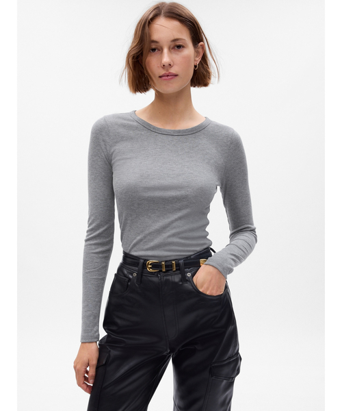 GAP(ギャップ)の「ミニリブ クルーネックTシャツ(Tシャツ/カットソー・レディース・ブルー/ブラック/カーキ/ホワイト/グレー/ブラック系その他・XS/M/S/L/XL/XXS)」の4枚目の写真