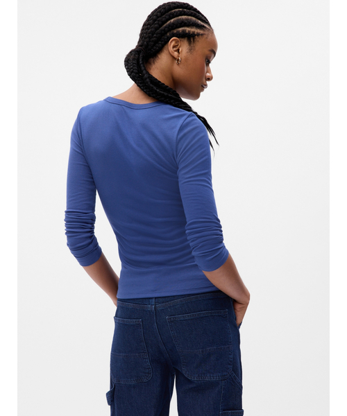 GAP(ギャップ)の「ミニリブ クルーネックTシャツ(Tシャツ/カットソー・レディース・ブルー/ブラック/カーキ/ホワイト/グレー/ブラック系その他・XS/M/S/L/XL/XXS)」の7枚目の写真