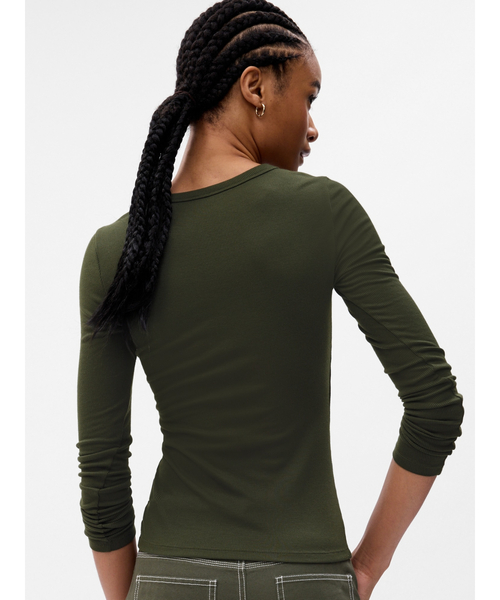 GAP(ギャップ)の「ミニリブ クルーネックTシャツ(Tシャツ/カットソー・レディース・ブルー/ブラック/カーキ/ホワイト/グレー/ブラック系その他・XS/M/S/L/XL/XXS)」の9枚目の写真