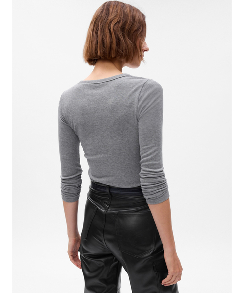 GAP(ギャップ)の「ミニリブ クルーネックTシャツ(Tシャツ/カットソー・レディース・ブルー/ブラック/カーキ/ホワイト/グレー/ブラック系その他・XS/M/S/L/XL/XXS)」の11枚目の写真