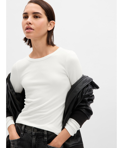 GAP(ギャップ)の「ミニリブ クルーネックTシャツ(Tシャツ/カットソー・レディース・ブルー/ブラック/カーキ/ホワイト/グレー/ブラック系その他・XS/M/S/L/XL/XXS)」の17枚目の写真