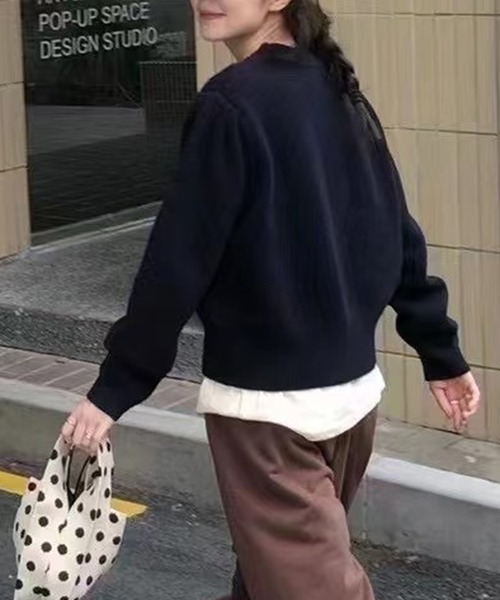 LYEON（リヨン）の「タックスリーブハートポイントニット（ニット/セーター・レディース・ネイビー/ブラウン・FREE）」の5枚目の写真