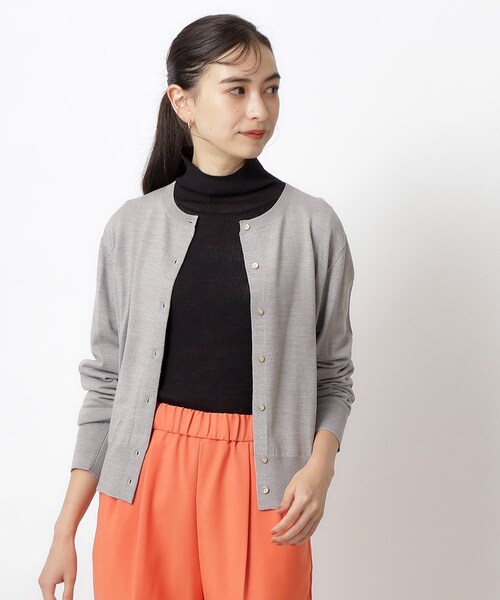 OPAQUE.CLIP（オペークドットクリップ）の「◆クルーネックニットカーディガン ≪Filivivi/フィルビビ≫【洗濯機洗い可】（カーディガン/ボレロ・レディース・グレー/ブラック/ブラウン系その他・36/38/40/42）」の2枚目の写真