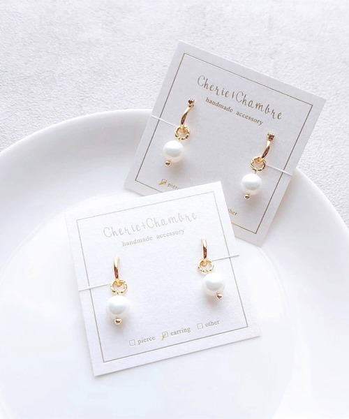 tone（トーン）の「【Cherie+Chambre】Shell Pearl Foop Pierce（ピアス（両耳用）・レディース・ホワイト・FREE）」の4枚目の写真