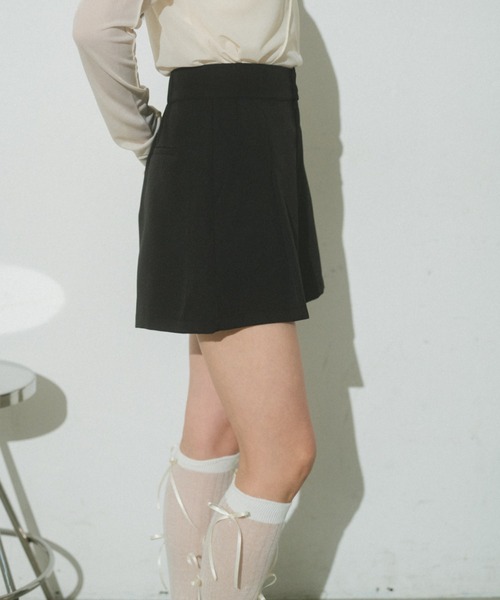 VANNIE U（ヴァニーユー）の「ダブルボタンタックショートパンツ（その他パンツ・レディース・ブラック/グレー・FREE）」の16枚目の写真