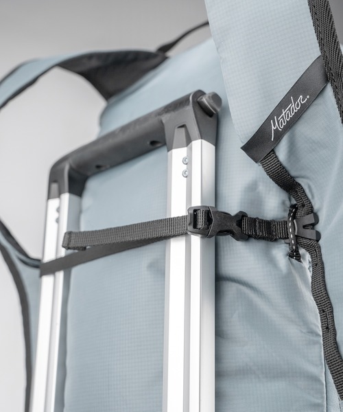 Matador（マタドール）の「Matador/マタドール ReFraction Packable Backpack/リフラクションパッカブルバックパック（バックパック/リュック・メンズ・ブラック/ブルー/ホワイト・FREE）」の8枚目の写真
