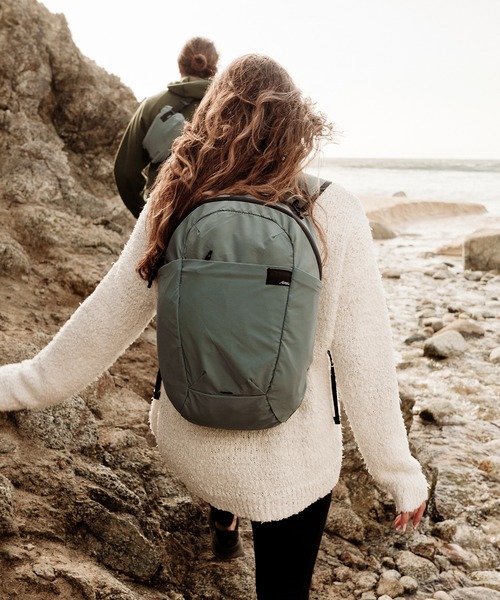 Matador(マタドール)の「Matador/マタドール ReFraction Packable Backpack/リフラクションパッカブルバックパック(バックパック/リュック・メンズ・ブラック/ブルー/ホワイト・FREE)」の7枚目の写真