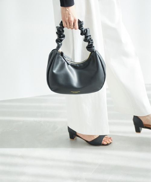 ROPE' PICNIC(ロペピクニック)の「【WEB限定カラー:ブラウン】シャーリングワンショルダーラウンドバッグ(ハンドバッグ・レディース・ブラウン/シルバー/ブラック/キナリ・FREE)」の2枚目の写真