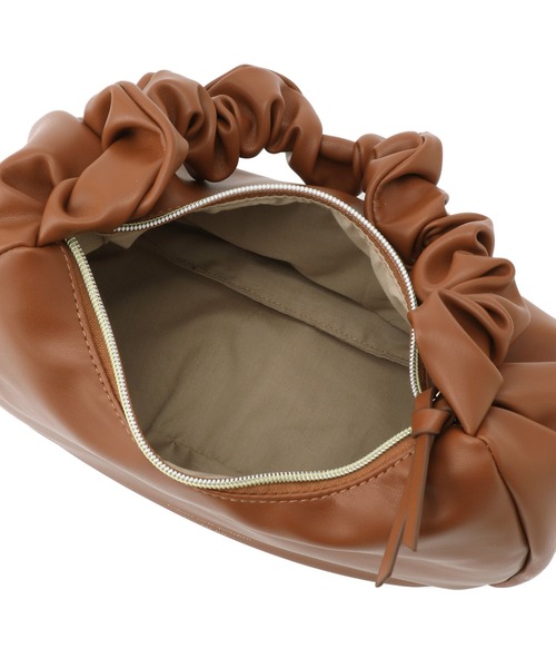 ROPE' PICNIC(ロペピクニック)の「【WEB限定カラー:ブラウン】シャーリングワンショルダーラウンドバッグ(ハンドバッグ・レディース・ブラウン/シルバー/ブラック/キナリ・FREE)」の14枚目の写真