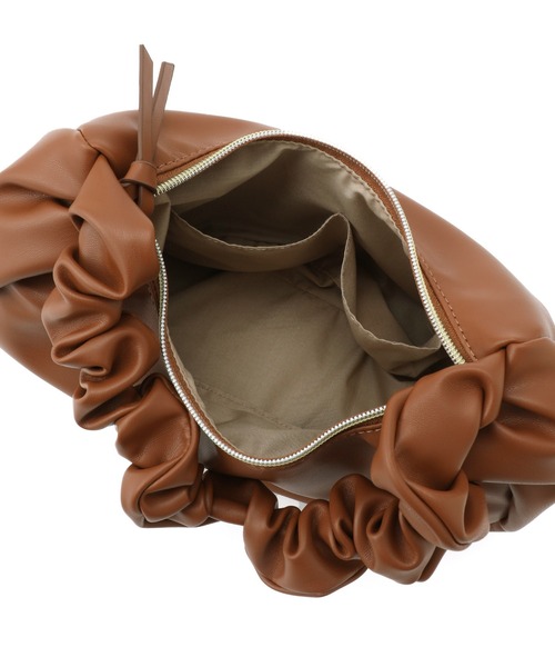 ROPE' PICNIC(ロペピクニック)の「【WEB限定カラー:ブラウン】シャーリングワンショルダーラウンドバッグ(ハンドバッグ・レディース・ブラウン/シルバー/ブラック/キナリ・FREE)」の16枚目の写真