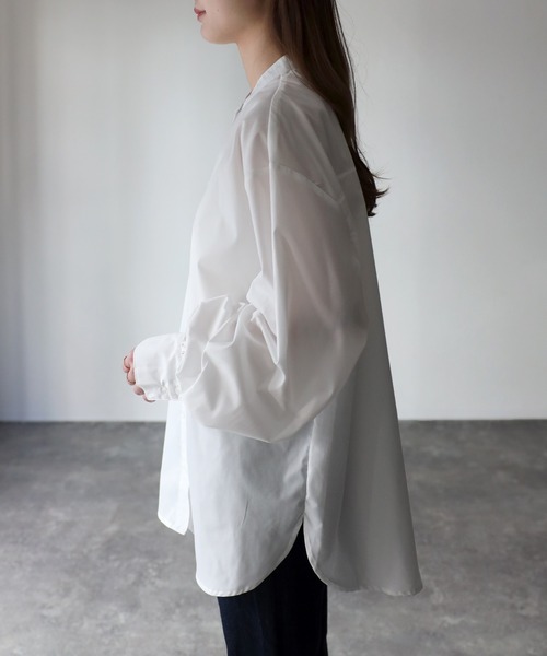 Riberry（リベリー）の「バルーン袖スタンドカラーブラウス（シャツ/ブラウス・レディース・オフホワイト/ブラック/グレイッシュベージュ・MEDIUM）」の21枚目の写真