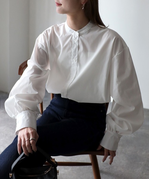 Riberry（リベリー）の「バルーン袖スタンドカラーブラウス（シャツ/ブラウス・レディース・オフホワイト/ブラック/グレイッシュベージュ・MEDIUM）」の4枚目の写真