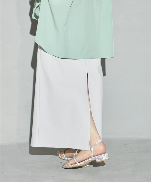 carino（カリーノ）の「ポインテッドトゥTストラップサンダル（サンダル・レディース・ピンク/シルバー/ブラック/ホワイト系その他2/ベージュ系その他4・M/L/S/LL）」の8枚目の写真