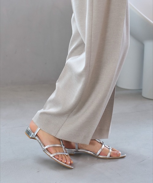 carino（カリーノ）の「ポインテッドトゥTストラップサンダル（サンダル・レディース・ピンク/シルバー/ブラック/ホワイト系その他2/ベージュ系その他4・M/L/S/LL）」の11枚目の写真