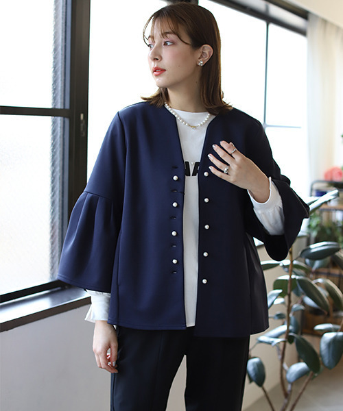 REAL CUBE（リアルキューブ）の「パールボタンベルスリーブジャケット（ノーカラージャケット・レディース・アイボリー・M）」の2枚目の写真