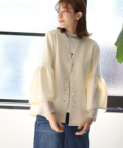 REAL CUBE（リアルキューブ）の「パールボタンベルスリーブジャケット（ノーカラージャケット・レディース・アイボリー・M）」の6枚目の写真