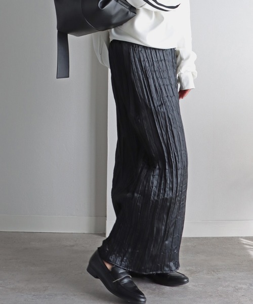 COURO(コウロ)の「メタリックサテンプリーツスカート(スカート・レディース・ブラック/シルバー・M)」の5枚目の写真