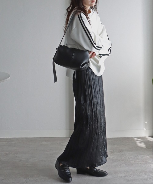 COURO(コウロ)の「メタリックサテンプリーツスカート(スカート・レディース・ブラック/シルバー・M)」の7枚目の写真