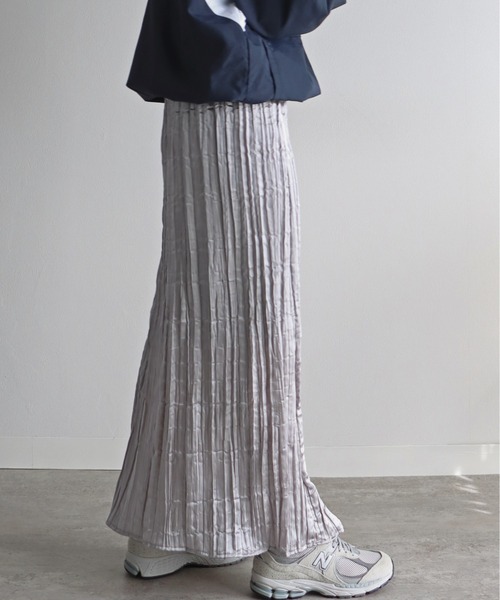 COURO(コウロ)の「メタリックサテンプリーツスカート(スカート・レディース・ブラック/シルバー・M)」の9枚目の写真
