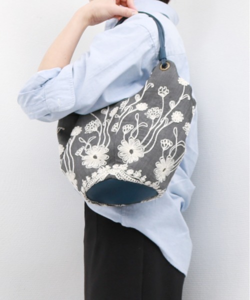 cache cache(カシュ カシュ)の「カシュカシュ cachecache / バケツ刺繍トートバッグ(トートバッグ・レディース・ネイビー/キャメル/ブラック/ライトブルー・FREE)」の4枚目の写真