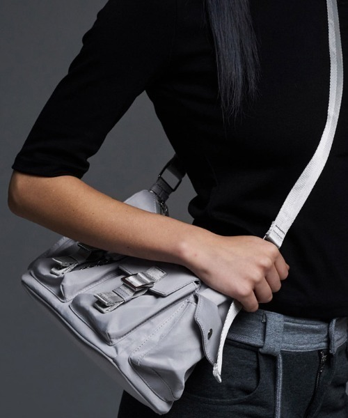 FANCY CLUB（ファンシークラブ）の「A'GEM/9 × .kom 『 FANCY CLUB/ファンシークラブ』 CALM INTENSE SHOULDER BAG/インテンスショルダーバッグ（ショルダーバッグ・レディース・チャコールグレー/ライトグレー・FREE）」の11枚目の写真