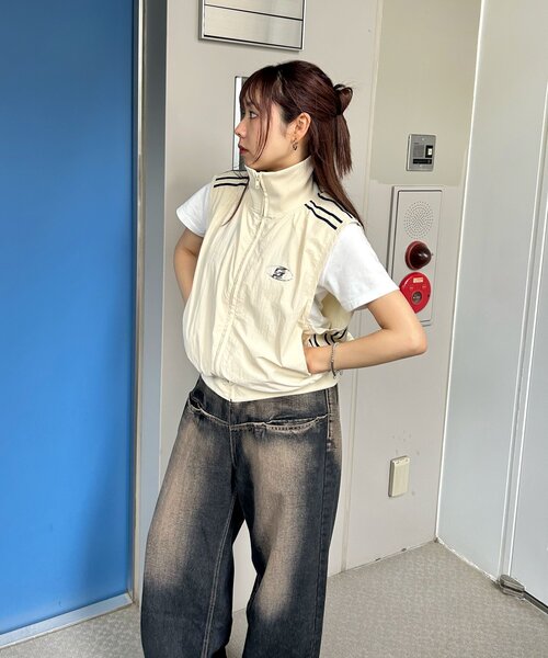 WHO'S WHO gallery（フーズフーギャラリー）の「【SLOPPY/スロッピー】Sロゴナイロントラックベスト /セットアップ対応可能（ベスト・レディース・ネイビー/ライトグレー/アイボリー/ブラック・FREE）」の2枚目の写真