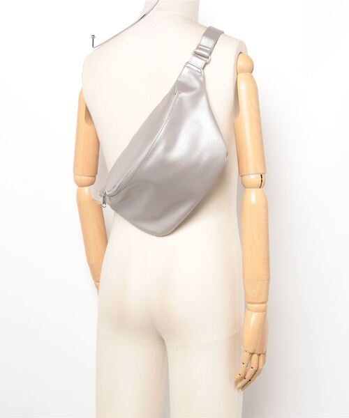 SPRUCE（スプルース）の「EM:ケントPUボディバッグ（ボディバッグ/ウエストポーチ・レディース・ベージュ/ライトグレー/ブラック/シルバー・FREE）」の8枚目の写真