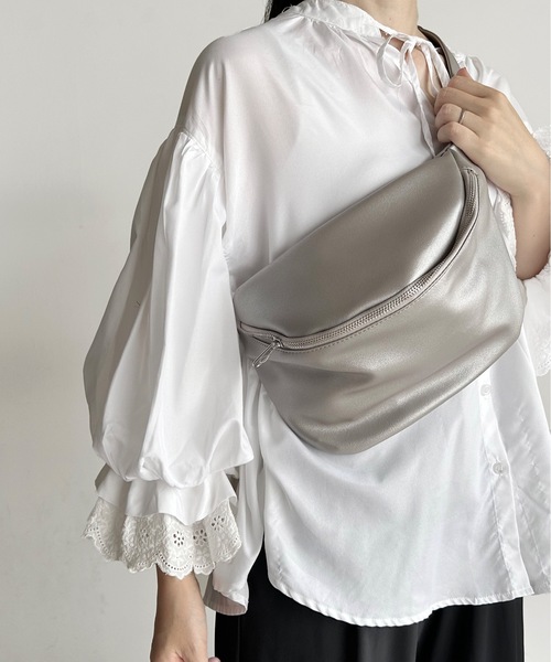 SPRUCE（スプルース）の「EM:ケントPUボディバッグ（ボディバッグ/ウエストポーチ・レディース・ベージュ/ライトグレー/ブラック/シルバー・FREE）」の4枚目の写真