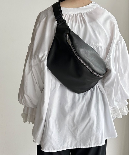 SPRUCE（スプルース）の「EM:ケントPUボディバッグ（ボディバッグ/ウエストポーチ・レディース・ベージュ/ライトグレー/ブラック/シルバー・FREE）」の13枚目の写真