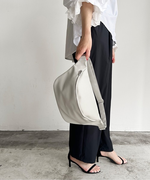 SPRUCE（スプルース）の「EM:ケントPUボディバッグ（ボディバッグ/ウエストポーチ・レディース・ベージュ/ライトグレー/ブラック/シルバー・FREE）」の21枚目の写真