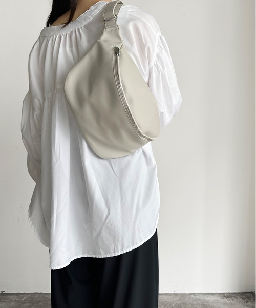 SPRUCE（スプルース）の「EM:ケントPUボディバッグ（ボディバッグ/ウエストポーチ・レディース・ベージュ/ライトグレー/ブラック/シルバー・FREE）」の22枚目の写真