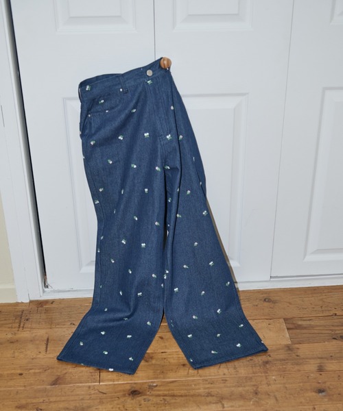 paravion（パラビオン）の「小花柄刺繍デニムパンツ（デニムパンツ・レディース・ネイビー/ホワイト/ブラック・SMALL/MEDIUM/LARGE）」の6枚目の写真